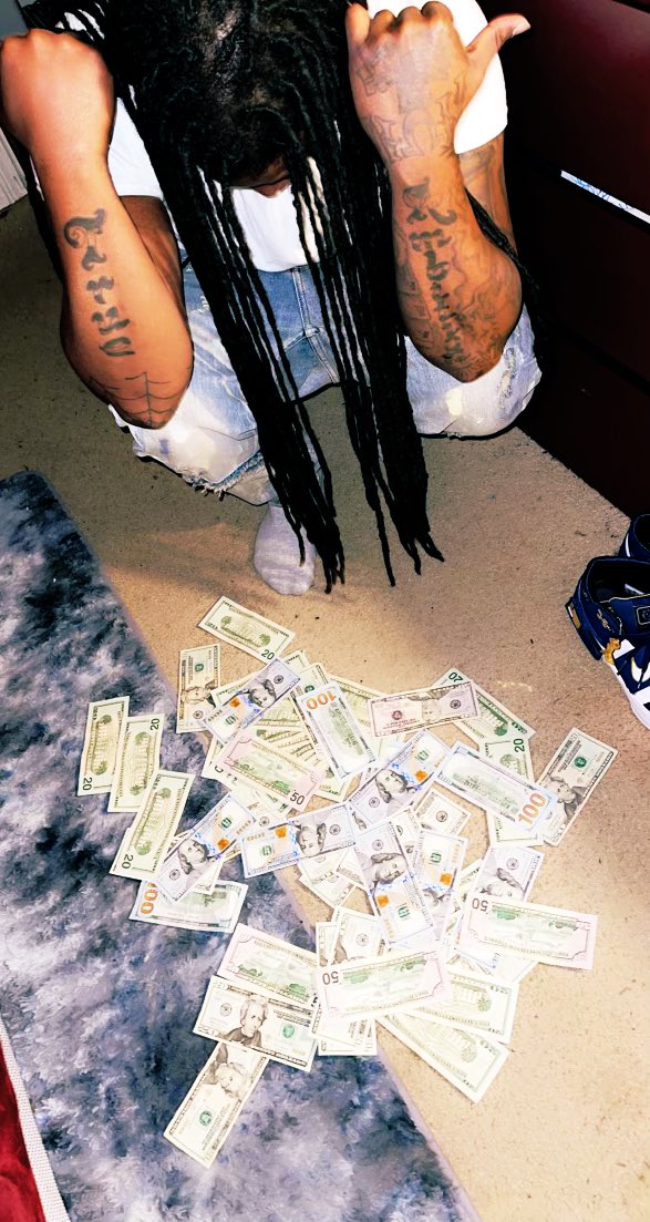 HoodRichSmurf's tweet image. It’s like my heart getting colder 🧏🏾‍♂️🐍💔❄️ Still down at my lowest all this weight on my shoulders...  #2Raw 😩🥺🥶🏋🏾💯