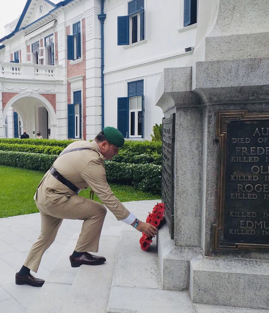 ukdefence_th's tweet photo. At the British Club Bangkok, the Defence Attaché Col Tony Stern laid a wreath in front of the War Memorial to mark the 100th Anniversary of the Royal British Legion. We are grateful for all that you do for the Armed Forces Community. #RBL100 🇬🇧 https://t.co/6aljR1Wkf6