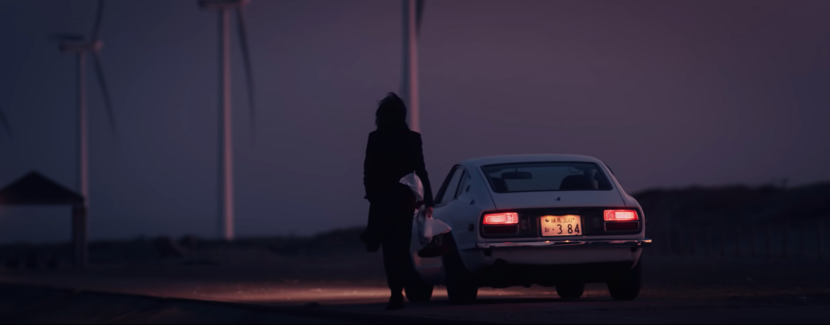 情景師アラーキー 荒木さとし フェアレディz 宮本浩次さんの 冬の花 Music Videoがかっこいい フェアレディz S30 のpvだと言っていいほどに この車のフォルムの美しさと魅力が全編通して描かれている 冬の花の曲も良い 貴重な旧車を大胆な