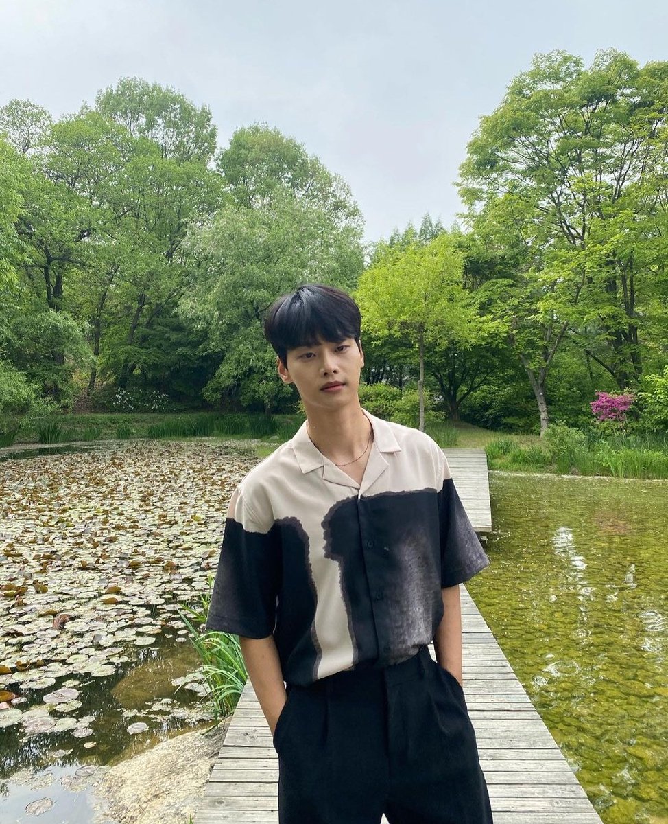 MyVIXX_'s tweet photo. [📸] N INSTAGRAM UPDATE

[achahakyeon]
Today's Record_20210515
The front yard of my house 
#GlassGarden #HanSoohyuk #Mine #마인 #Tonightat9pm

#N #엔 #ChaHakyeon #차학연 #VIXX #빅스 @RealVIXX https://t.co/HcytHH2ha0