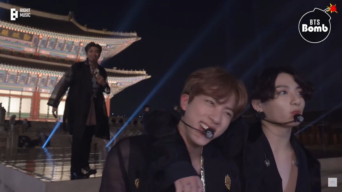 _BTSBELGIUM's tweet photo. [BANGTAN BOMB]

🇫🇷
Un nouveau Bangtan Bomb est disponible sur Youtube !

🇳🇱
Een nieuwe Bangtan Bomb is op Youtube beschikbaar !

🔗https://t.co/Oo0RTwJPbm

💣Bickering Over a Camera, and the Winner Is? https://t.co/NDKtk0wqjo