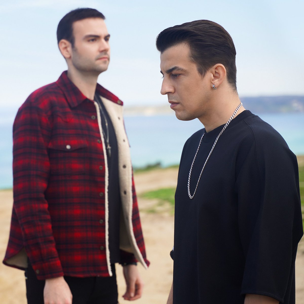 SpotifyTurkiye's tweet photo. "Senden iyisini bulamazdım" derken rap ve elektronik müziği birbirine yakıştıran Faruk Sabancı &amp; Norm Ender'in yeni şarkısı Bulamazdım'ı şimdi Spotify'da dinle. 💯 https://t.co/QuAhkB1T03 https://t.co/dc58yOFpSK