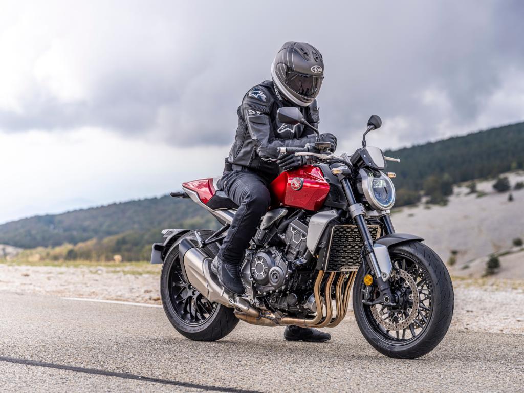 ｃｂ１０００ｒ Hashtag V Twitter
