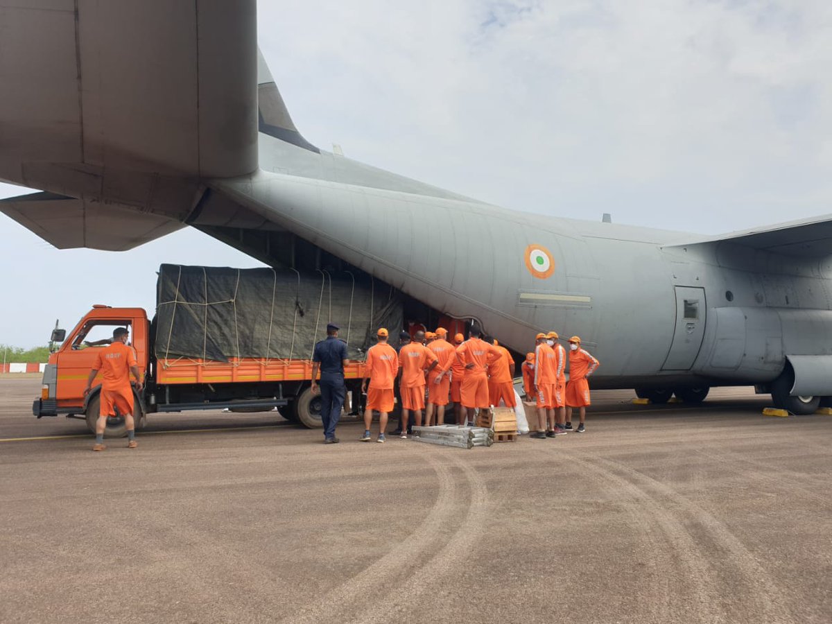 In the wake of cyclone #Tauktae alert, two C-130 J aircraft of IAF airlifted three NDRF teams comprising of 126 personnel and equipment from Bhubaneswar to Jamnagar in the morning hours today.

#HADROps