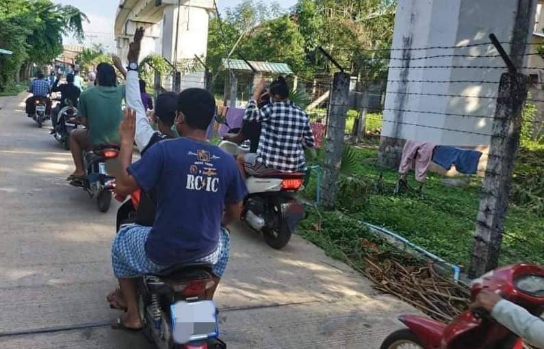 Motorbikes strike of Locals against dictatorship in #Mawlamyine
#May15Coup 
#WhatsHappeningInMyanmar