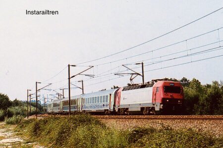 El Intercidade Lisboa-Oporto con la CP 5600 a su paso por Canelas, año 2004. Foto: Ezequiel Pérez Martínez #EuropaTren #instarailtren #ComboiosPortugal #CP #Portugal #FelizSabado