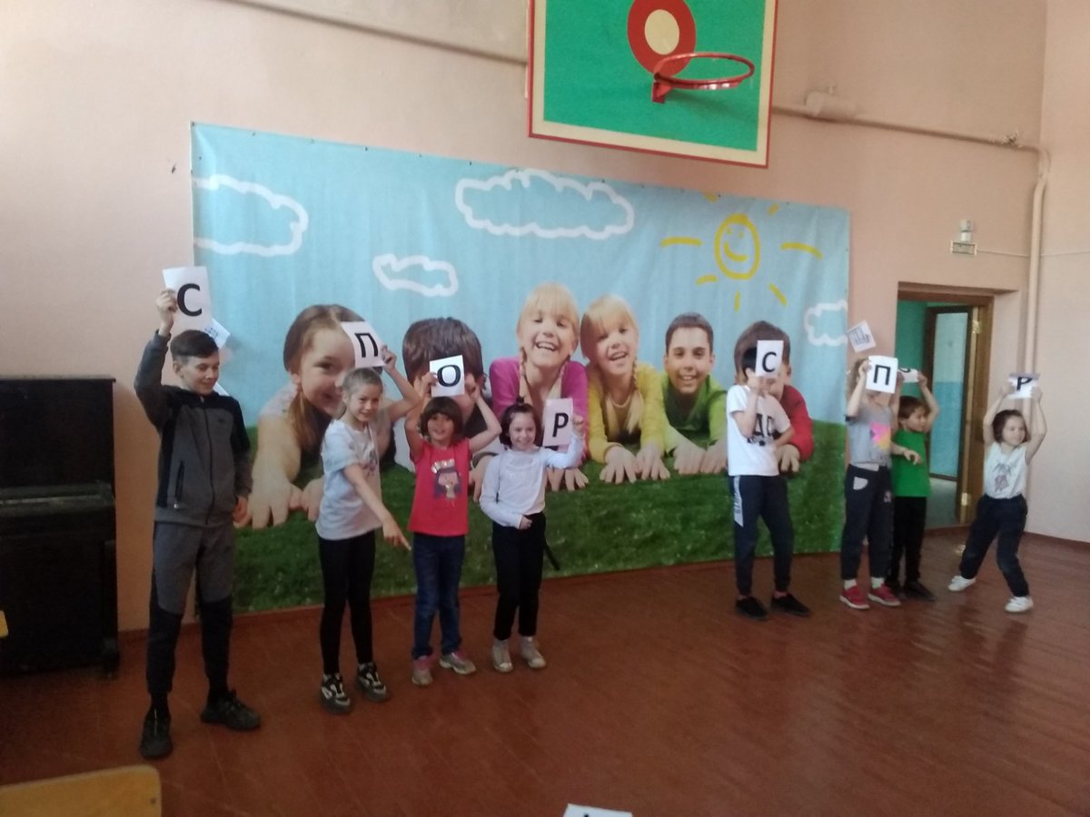 Ко Дню семьи вичугские сторонники совместно с органами соцзащиты провели замечательный спортивный праздник для детей,оказавшихся в непростой жизненной ситуации.Участники смогли проявить свои физические способности,смекалку,командный дух.Спасибо организаторам за яркое мероприятие!