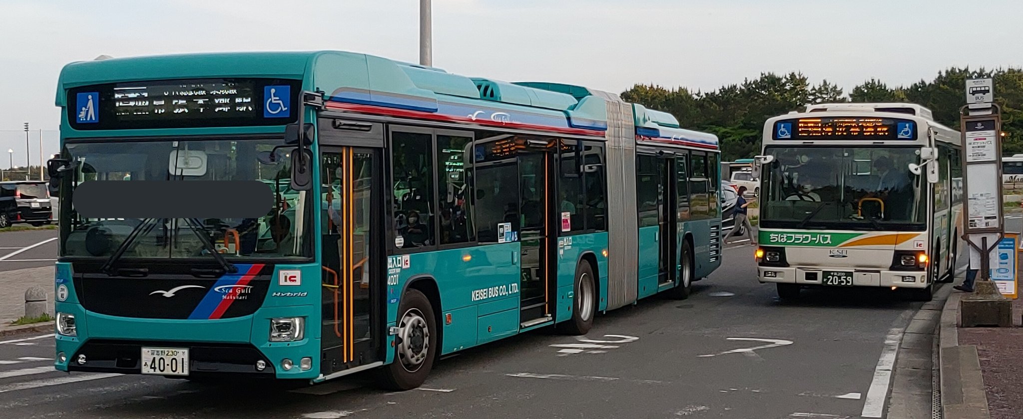 ほくと 本日も帰りにマリン臨を撮影 幕張本郷駅便に 京成バス 新都心営業所 4001 習志野230あ4001 新都心営業所 4002 習志野230あ4002 新都心営業所の新型連節バスは よく幕張本郷駅便のマリン臨に運用されます 京成バス T Co 8tclx6fixi