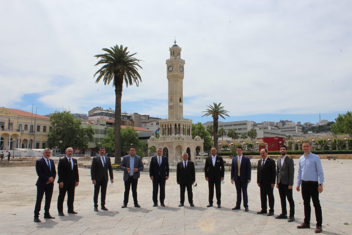Hasan Tahsin'in şehadetinin yıldönümünde Konak Meydan'ındaki İlk Kurşun Anıtını ziyaret ederek çelenk sunduk.

Ecdadımızın yaşadığı bu işgali ve yerli işbirlikçilerini unutmamanız ümidiyle, ilk kurşunu atan Hasan Tahsin'i şehadetinin yıldönümünde rahmet ve minnetle anıyoruz.