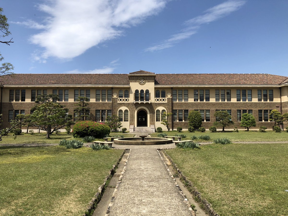 佐藤友亮 Yusuke Satoh 自分の大学の宣伝もしたいと思います いやー 私は全くわかってませんでした 神戸女学院大学の キャンパスめちゃくちゃ美しいです 高校生の皆さん ぜひオープンキャンパス来てくださいね この実験室もとてもいい雰囲気ですよね