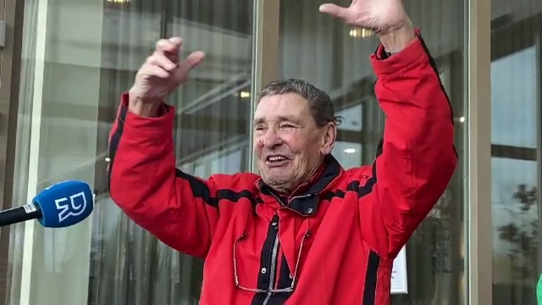 Zanger van clublied 'Hand in Hand, kameraden' Jacky van Dam (83) overleden rtvr.nl/UQFb