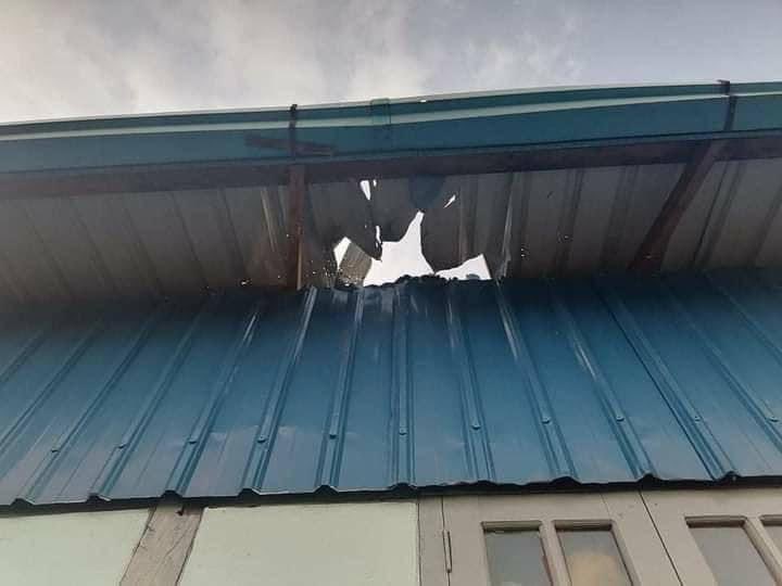 Hlaing1Yu's tweet photo. Save #MinDat 🚨

Regarding the clashes between Chinland Defense Army and #MyanmarMilitaryTerrorists, Terrorists were even attacking civilians and their houses 

NO FLY ZONE IN MYANMAR 
#WhatsHappeninglnMyanmar #May15Coup https://t.co/nMHteXb8en https://t.co/rQbkkZnA1s
