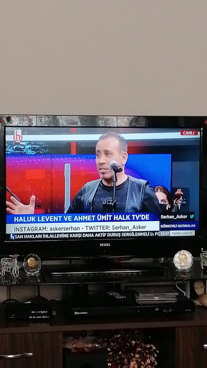 #serhan_asker #haluklevent İzmirden sevgiler selamlar, iyiki varsınız bu zor günlerde hanemize güneş gibi doğdunuz, iyi yayınlar