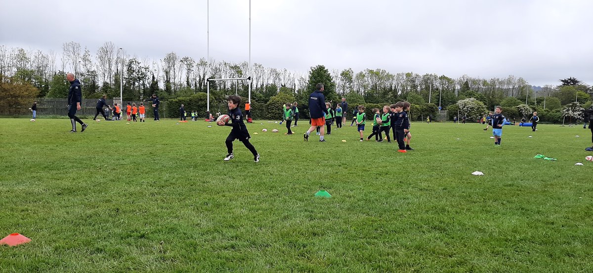 StBrigidsRFC's tweet photo. 😀Very happy children today in Cornelscourt as our U8-U12 groups received their new contact tops and U6 Academy put their new training tees into action – HUGE THANKS to our club sponsor @HuntersDublin 🙏🦊@foxrockvillage1 @CabinteelyLife @LeinsterBranch @jdsharks @EmilyMckeown9 https://t.co/6bLujdVv9x