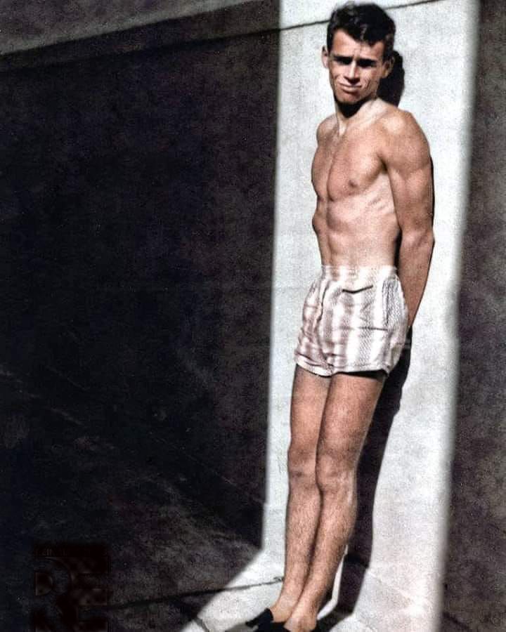 São hoje 50 anos da morte por tortura de meu irmão, Stuart Edgar Angel Jones, estudante de economia da UFRJ, pela ditadura do Brasil, numa sessão de horrores na Base Aérea do Galeão. Naqueles anos, nossas vidas eram em preto e branco. A colorização da foto é de Reinaldo Elias.