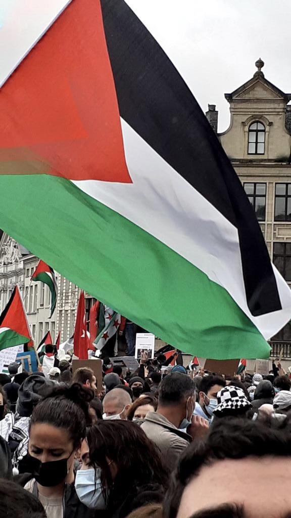 En direct de la Manifestation en Solidarité pour ma #Palestine 🇵🇸 ! Quelle belle mobilisation !!De Bruxelles à Gaza #FreePalestine #StopColonisation #GazaUnderAttack