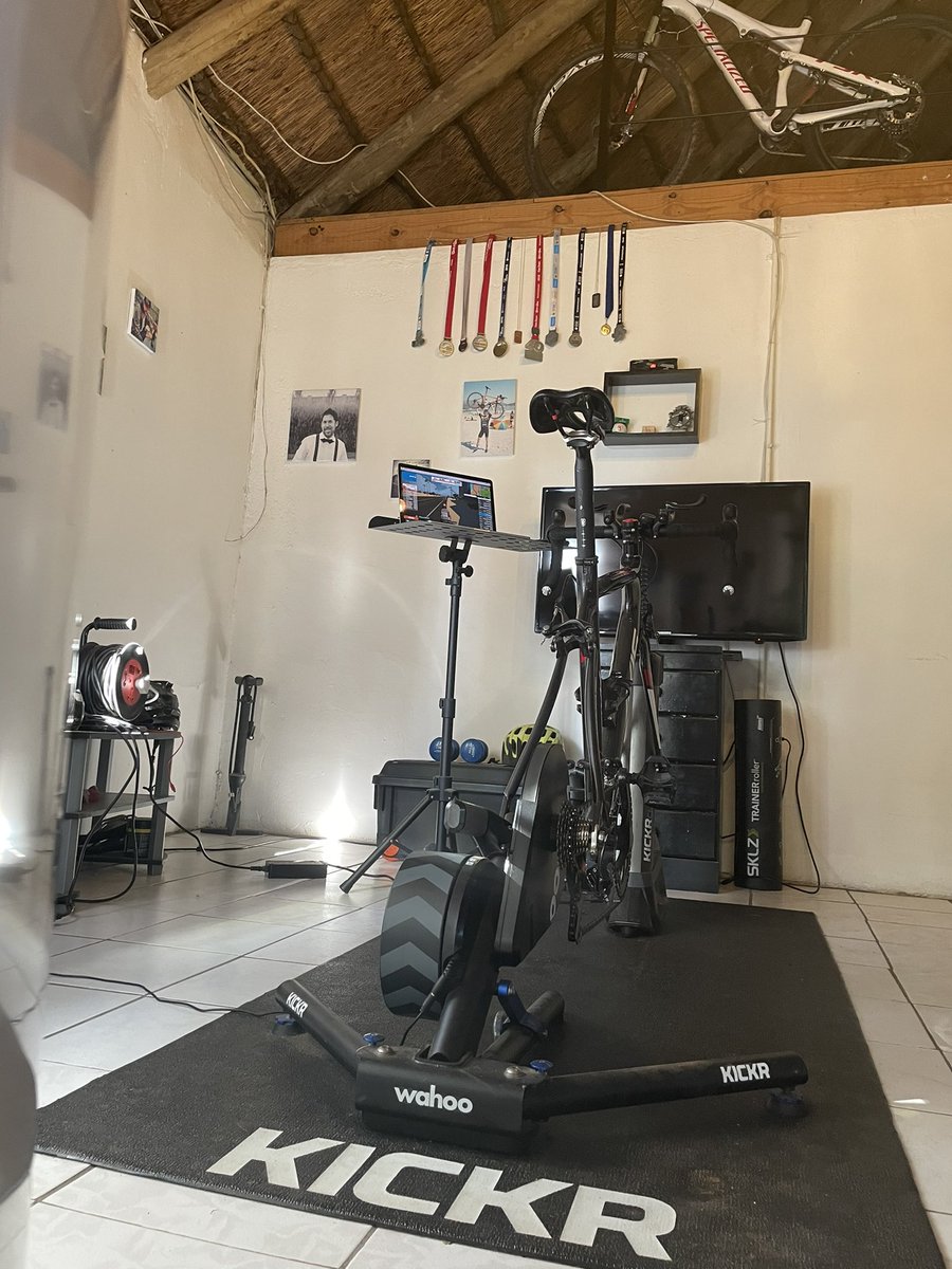 Skeik's tweet photo. @GoZwift @LucyAnneCharles @BarnesAlice @elllaharrris @skylar_mars24 https://t.co/2xuw4EUYJI