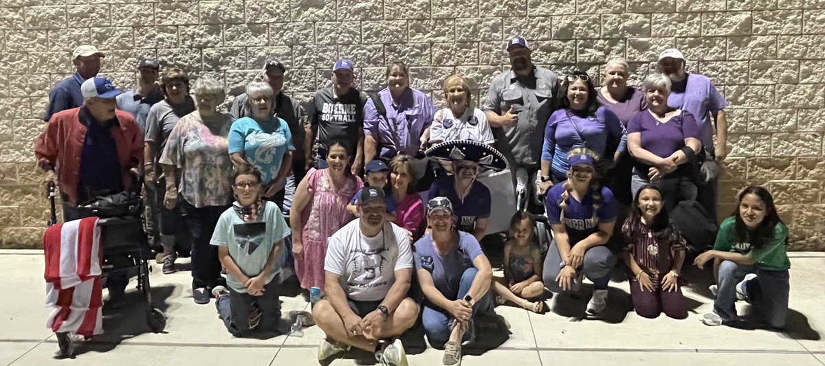 SDubya10's tweet photo. This is what it’s all about... Last night at the 🥎 playoff game there were 26 family members that came to support Reese &amp; Taylor. We (Boerne) won 9-0, game 2 today. @reeselw10 @twilson2024 @emwilson98 @krusty2468 @Boernehs @BombersTexas @bombercoach #Family #ItTakesAVillage https://t.co/QKLKZmE98u