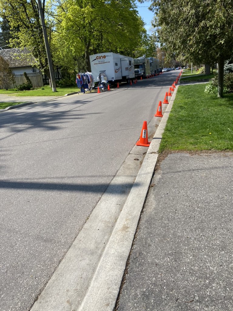 Teddy3136's tweet photo. @WhatsFilmingON something is filming off hill crescent in Scarborough https://t.co/AbqnTIHdz5