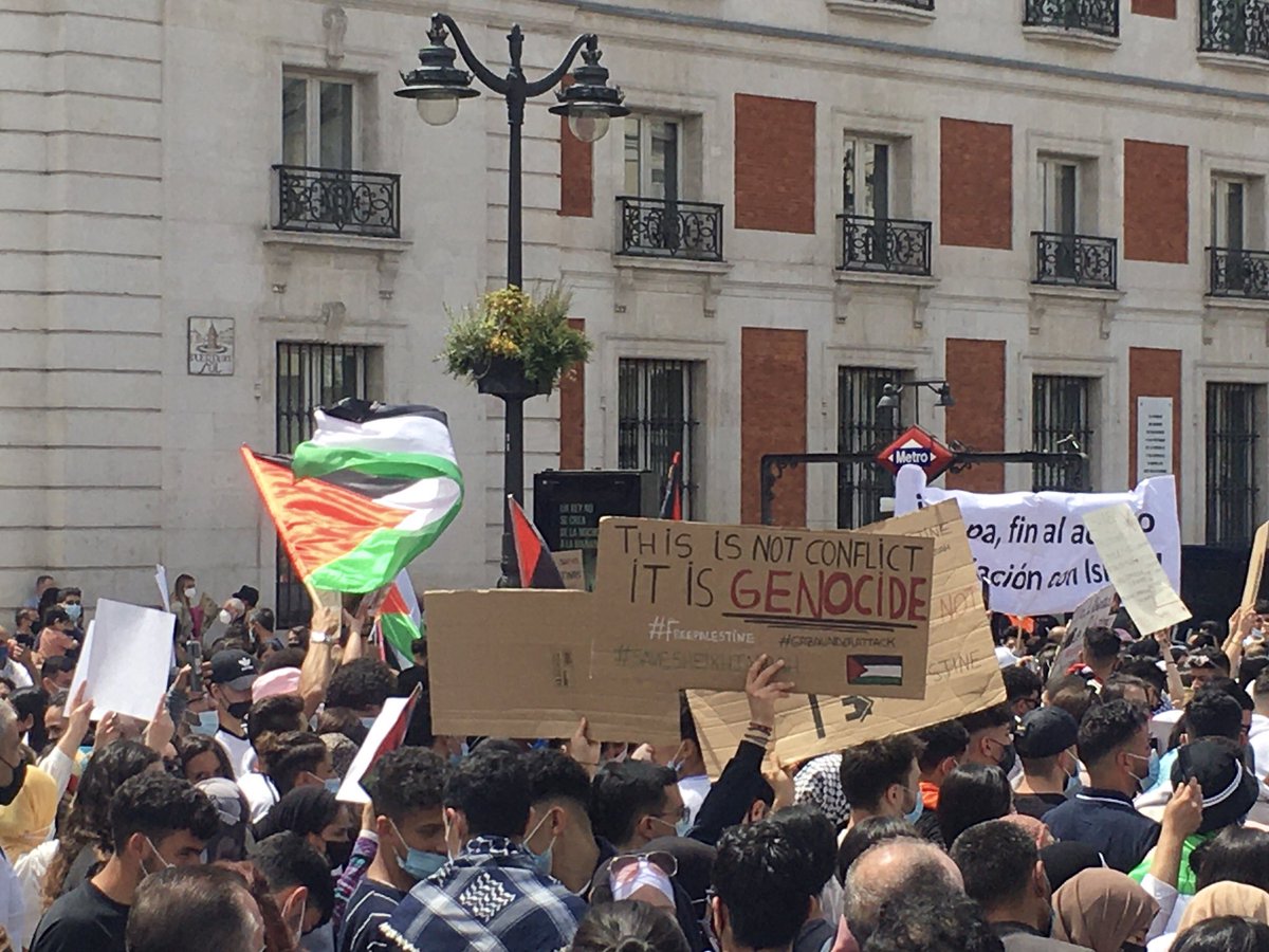 #MadridconPalestina. Unlike in several French cities you are allowed to show #SolidarityWithPalestine here. Libertad al pueblo Palestino 🇵🇸✊🏻