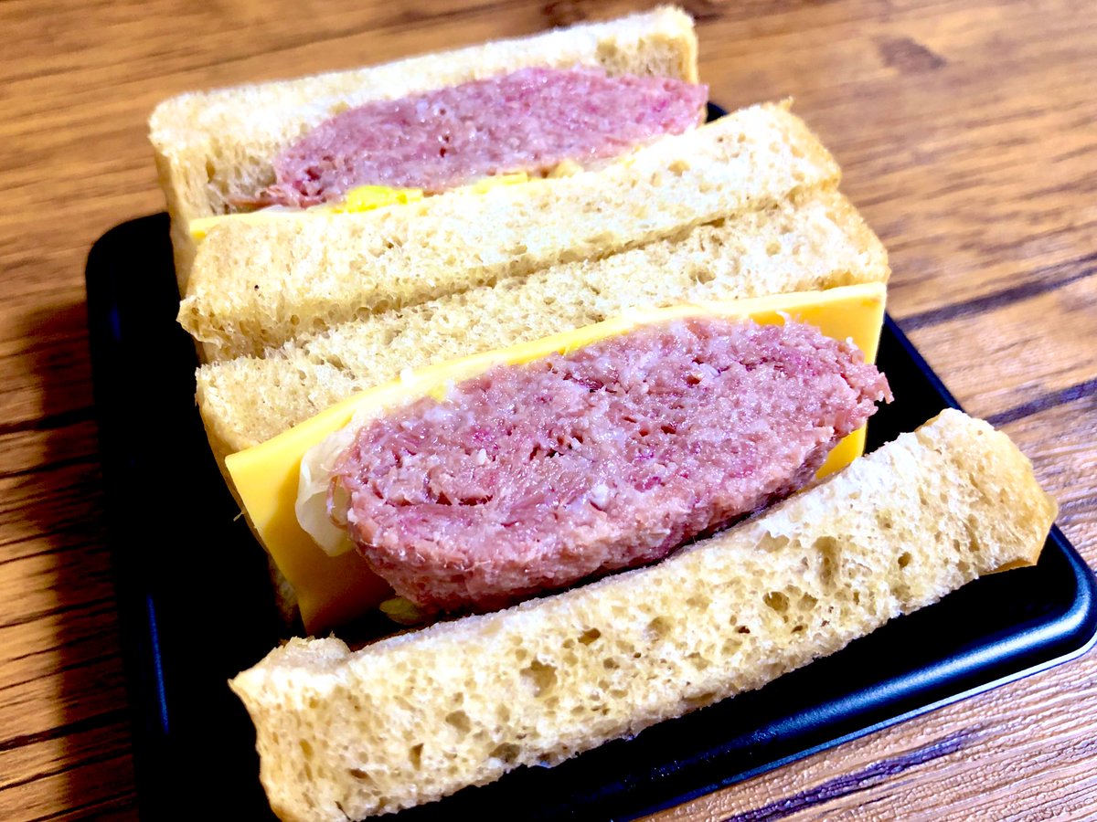kentalow_citty's tweet photo. お客様から頂いたコーンビーフサンド&amp;コーンビーフタルト。
久しぶりに美味しいもの食べた気がする☆ https://t.co/UACrnmrdeg