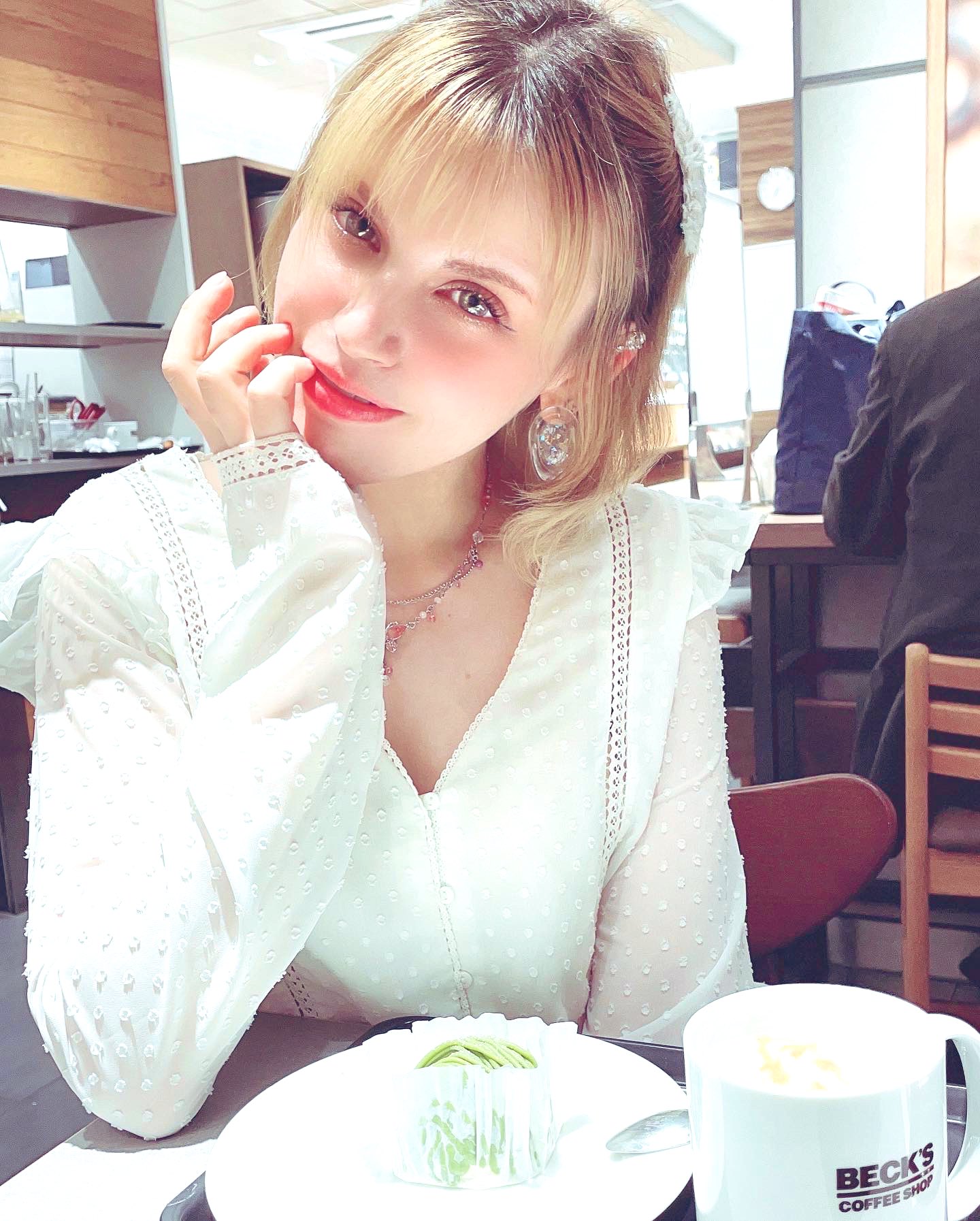 Iris I ｲﾘｽ 今日楽しかったですねー 新ポーランド人の友達できて嬉しー ありがとうございます 双子なんだw Tokyo Akihabara Japan Instagood Friendship Thankyou Beautiful Beauty Poland Polishgirl ポーランド人 外人美女