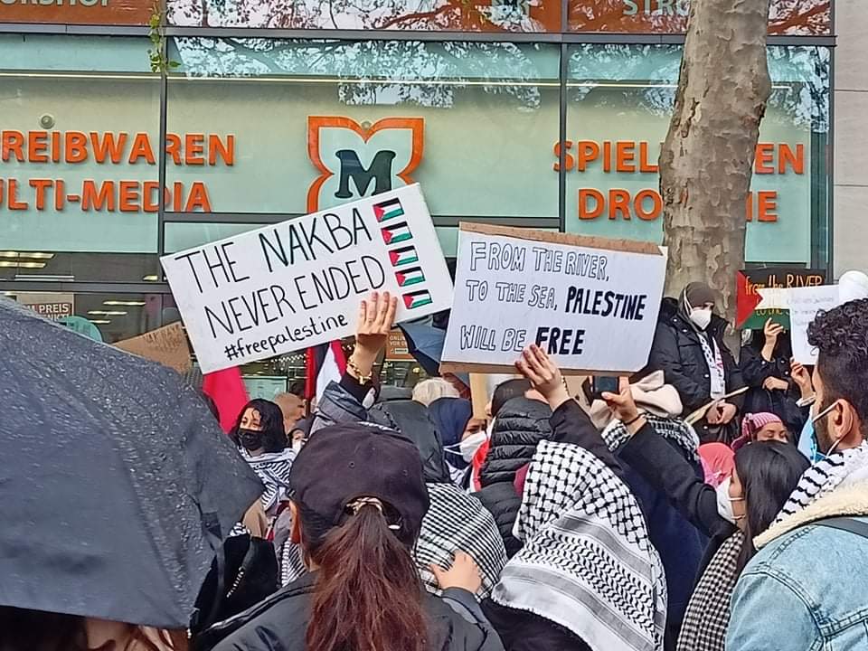 ISMPalestine's tweet photo. Hundreds Protesting the ongoing Nakba in Hamburg #Gaza_Under_Attack #SaveSheikhJarrah #FreePalaestine https://t.co/aVrGn7lkCI