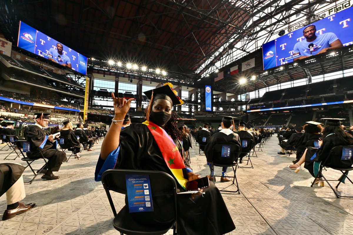 UTArlington's tweet photo. College of Business graduates: You’re up next! #ForeverMaverick https://t.co/tVt1QRaaMq