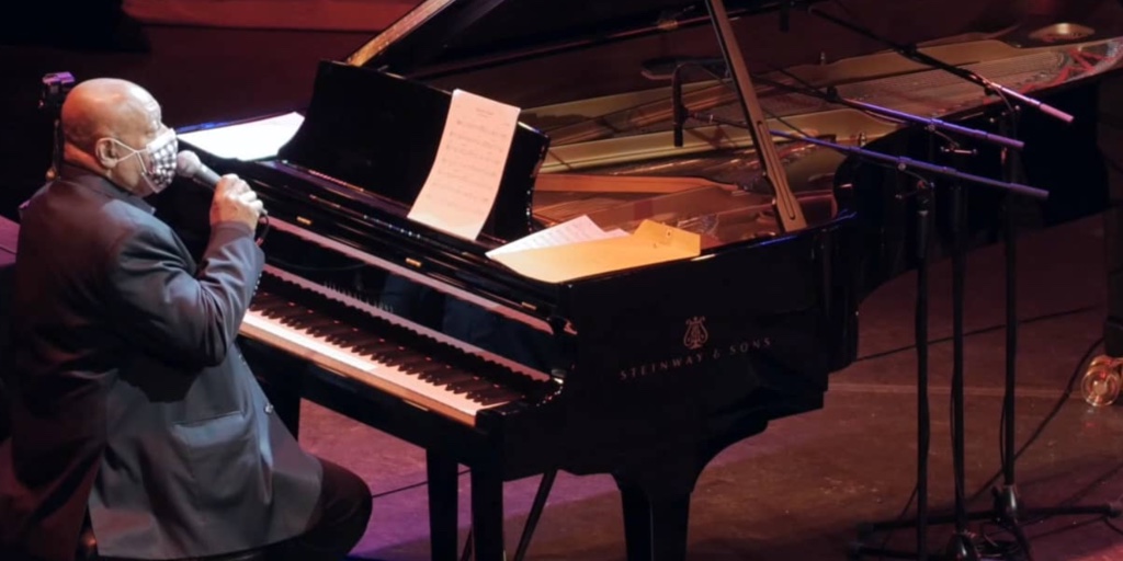 JazzStandardNYC's tweet image. #Tonight Tune in for our final #flipsidesessions virtual concert feat. the stellar ensemble @KennyBarron88 @TheDaveHolland
Trio w/ @JohnathanBlake1. Watch anytime now-Sunday night! Thx to support from @AviationGin @trulyseltzer @SOPACnow @SteinwayAndSons jazzstandard.com