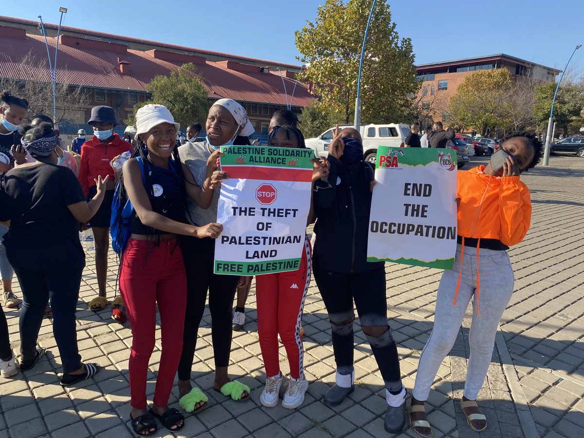 ferialhaffajee's tweet photo. Solidarity with Palestine 🇵🇸- the Johannesburg rally, part of nationwide actions.  We know land theft, group areas evictions, occupations and bantustans when we see them. https://t.co/sBz5MdT1kD