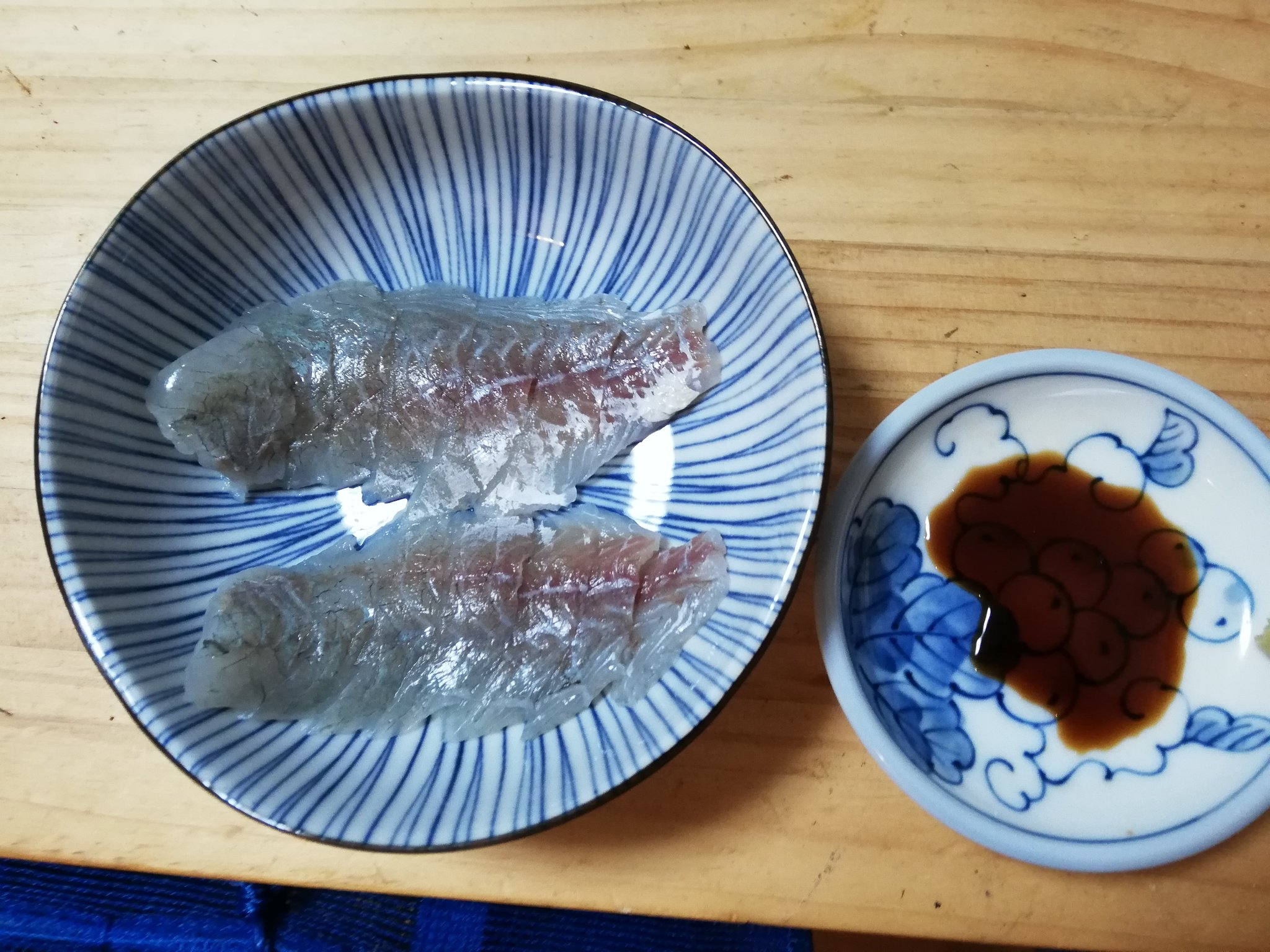 Gim Kondo イシモチ ニベ の夜釣り行ってました 釣れた朝の刺身 夜は蒸し魚 残りは少し寝かして刺身の予定 T Co Iyw84nh8za Twitter