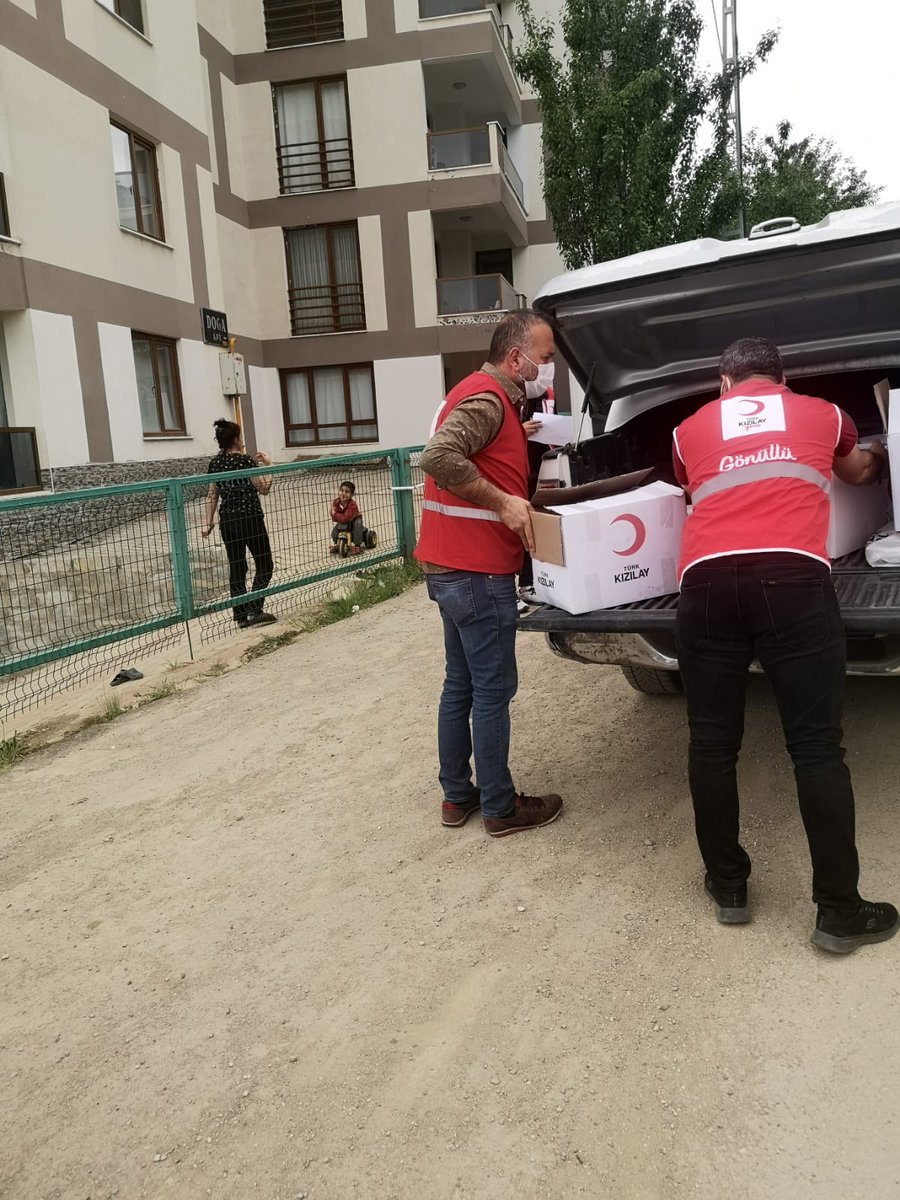 k_tunceli's tweet photo. Ramazan'ın bereketine ve paylaşmanın sevincine ortak olmayı gaye edinerek, Türk Kızılay vasıtasıyla   ihtiyaç sahiplerimize ulaştırmaya devam ediyoruz...
@drkerem 
@ErcanSadag 
@TunceliValiligi https://t.co/2IUVZvnIl8
