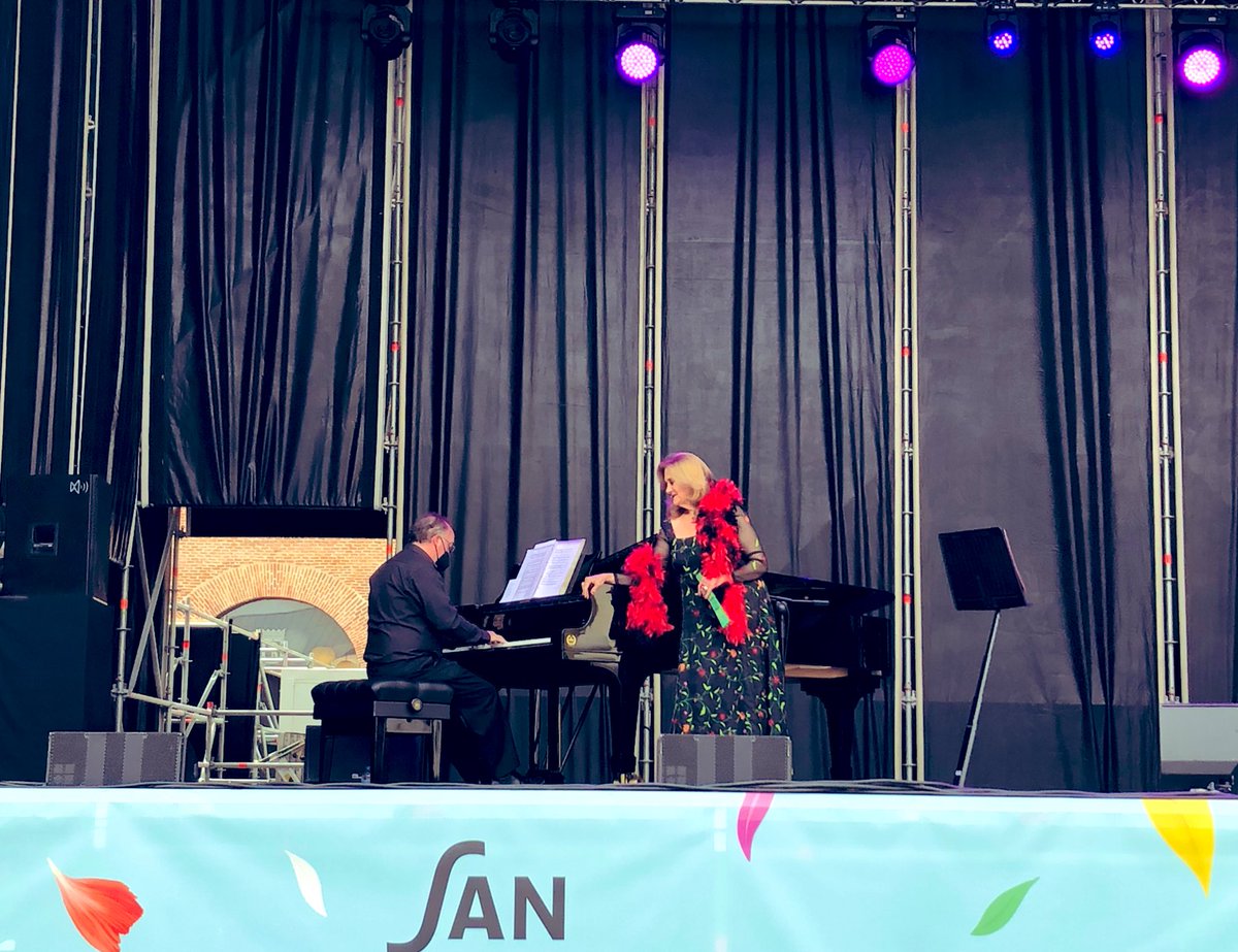 Qué mejor plan para celebrar #SanIsidro en #Madrid que asistir al recital de la reina del cuplé, #OlgaMaríaRamos en @CondeDuqueMAD 🎼 Maravilloso recital de la gran embajadora de nuestras tradiciones culturales! #VivaMadrid #VivaElCuplé y #VivaElChotis