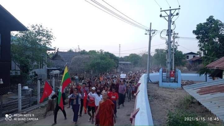 Hundreds of people marched to protest against military dictatorship in Ye-U Township, Sagaing Region this evening.

#May15Coup #WhatsHappeningInMyanmar #MilkTeaAlliance