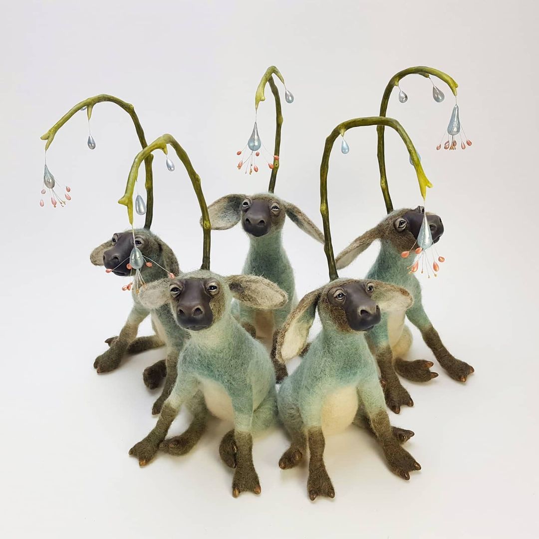 BeautifulBzarre's tweet photo. These are going to make you smile, I just know it. I adore Karina Kalvaitis' magical little creatures so much!
...
#beautifulbizarre #creatures #imaginaryanimals #cutemonster #woolsculpture #animalartist #feltanimals #animalsculptures #feltsculpture #needlefelting #textileartist https://t.co/jTAAMFrmu7