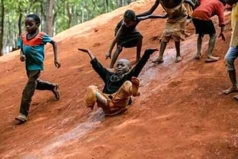 Levin_sb's tweet image. #UTOTO enzi hizo unaludi nyumbani jion unaji banzabanza ukutani na kanda mbili umekata