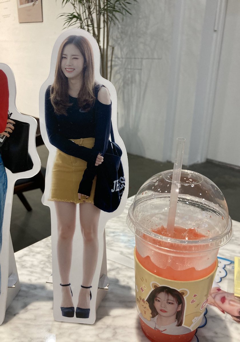 jiwon_is_pretty's tweet photo. @fadein_00 @ch_chaeyoung 

잘보고감😋 https://t.co/0hR04kRDJ6