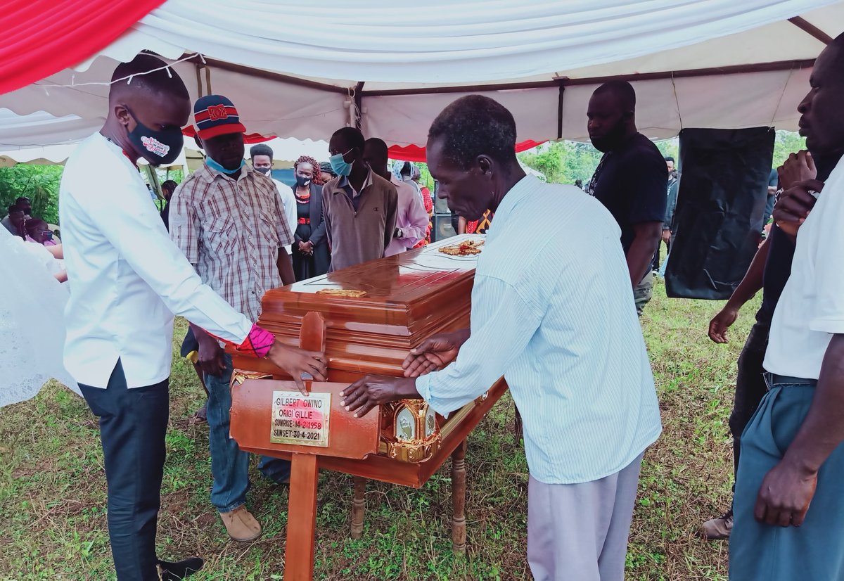 Frontliner_Ke's tweet photo. Happening Now: Burial ceremony of late Maisha magic actor Gillie Owino aka Mzee Msiri currently underway at Seme Kajulu. https://t.co/LtCE5VsyYL