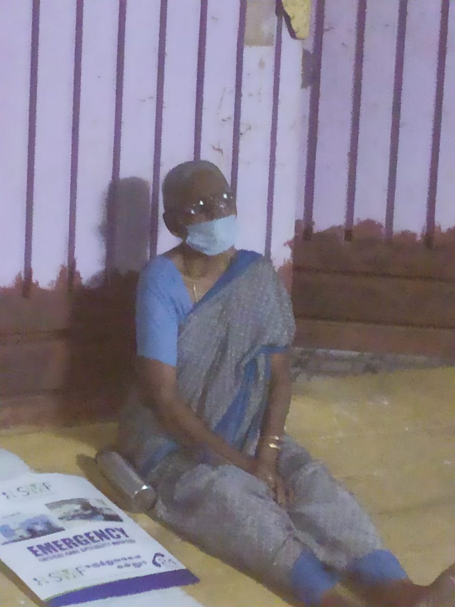 thatsTamil's tweet photo. கொரோனா தொற்றால் பாதிக்கப்பட்ட மூதாட்டியை பெற்ற மகளே வீட்டுக்குள் அனுமதிக்க மறுத்து வெளியேற்றிய அதிர்ச்சி சம்பவம்

#coronavirus #daughtermother #house https://t.co/npu7UaJLMb