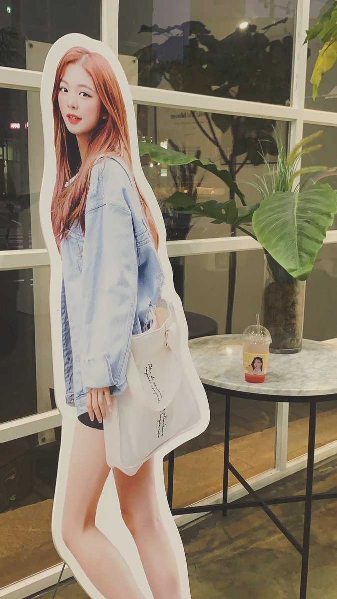 FADEOUT_17's tweet photo. #HAPPY_CHAEYOUNG_DAY
#화사한_봄날의_5월은_채영이로_더_빛나 

@FADEIN_00 @ch_chaeyoung https://t.co/4VpxAtqGPu