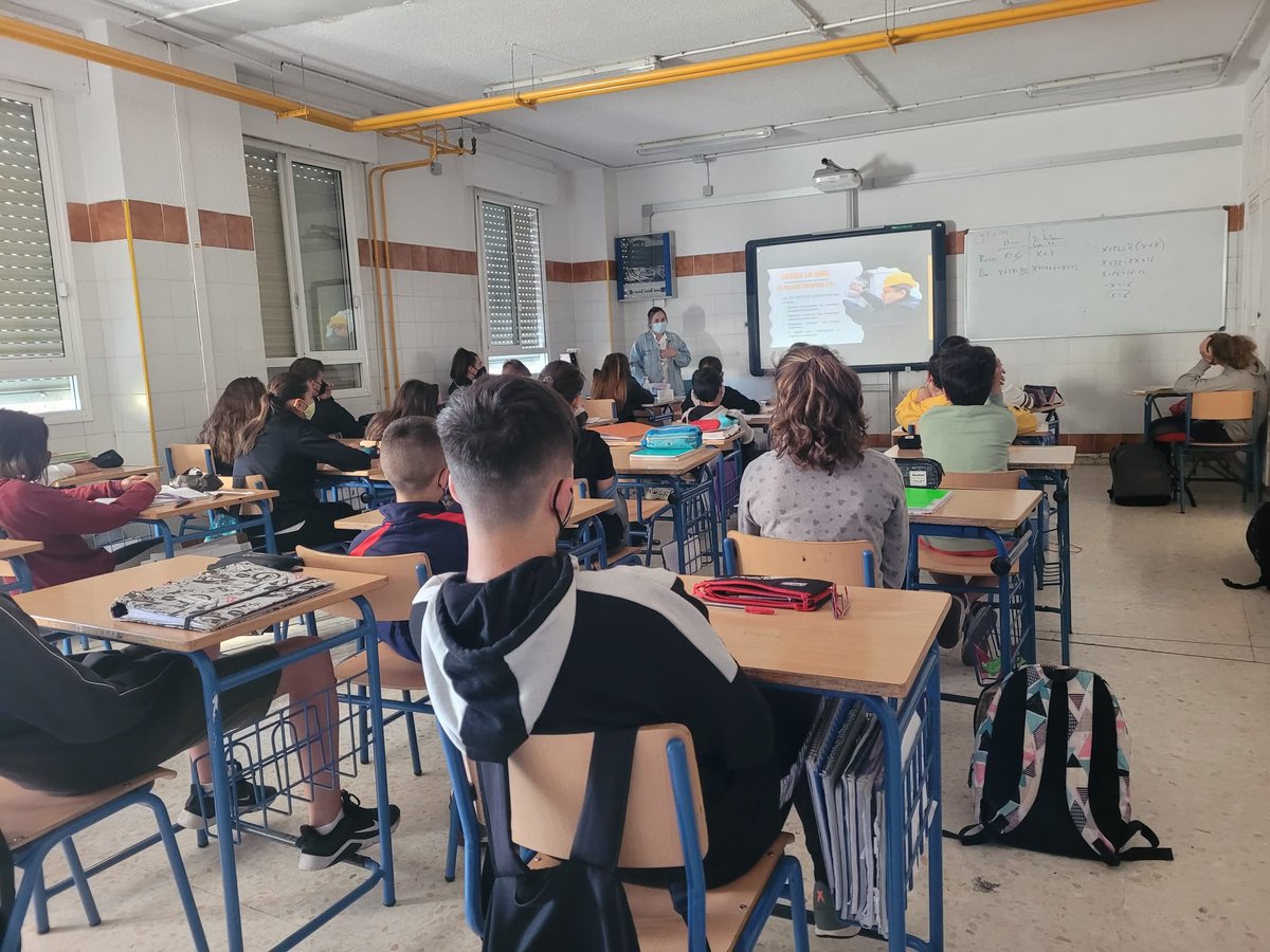 AESTUARIO's tweet photo. 🗣Esta semana #AsociaciónEstuario ha estado con 1º de ESO, con adolescentes del #IESNeruda de Huelva, formando en Educación Emocional💙🧠. Como estrategia de prevención de Conductas Adictivas y/u otros problemas de comportamiento o psic. (depresión, ansiedad, Cond. antisocial...) https://t.co/rKgWqTvrYB