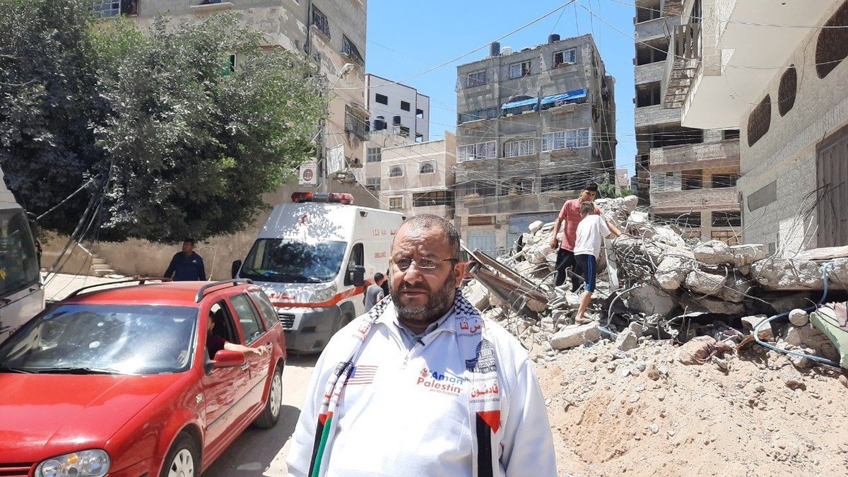 pembinaofficial's tweet photo. Ir. Omar Seyam, Pengurus Aman Palestin Gaza meninjau kawasan bangunan yang dimusnahkan Zionis bagi mendapatkan maklumat terperinci keperluan para mangsa untuk disalurkan bantuan.

Sumbangan anda akan membantu mereka membina semula kehidupan.

Sumber: @AmanPalestinMY https://t.co/VPMHdnIXK7