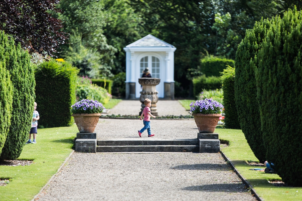 Welcome2Yorks's tweet photo. Come rain or shine, the green spaces in Leeds come to life in spring 🌷

@VisitLeeds have listed some of the best walks to enjoy 👉 https://t.co/iWwwiGwejK

You can even fuel your fun with a pit stop at the pub or a post-stroll coffee &amp; cake 😍 

#RediscoverLeeds #Walkshire https://t.co/G18gIVjQqb
