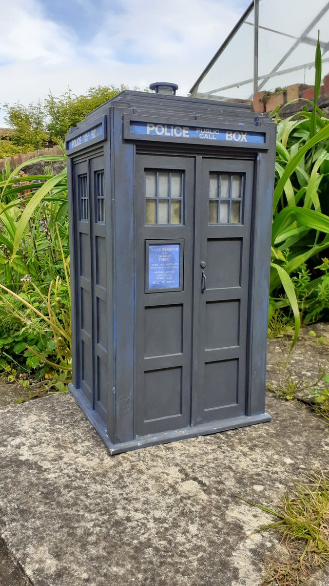 batmanmarch's tweet photo. "Hoist up your skirts, Peri, off we go!" 

1/6 scalr Season 22 TARDIS from @Jamie_Bate1 complete! Thanks to @NDWDesigns for the wonderful new lamp! 
#DoctorWho https://t.co/9cfC6QGn1h