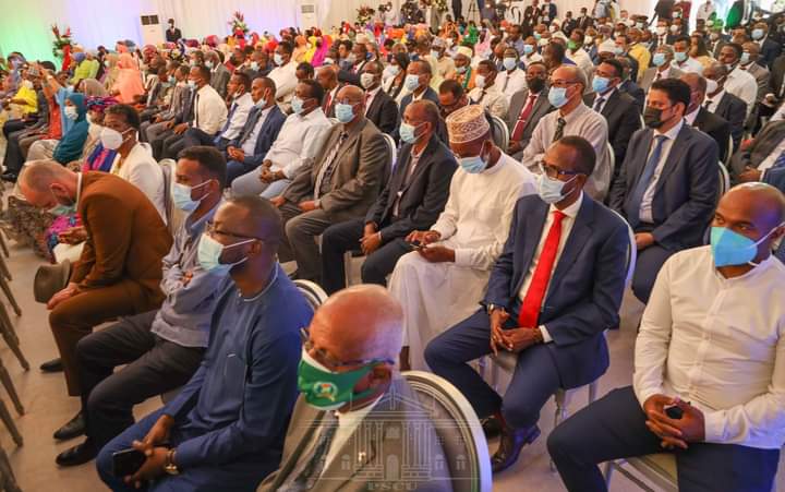 Moh_eaman's tweet photo. Madaxweynaha Somaliland Muuse Biixi Cabdi, ayaa Helay Hab-maamuus la mid ah madaxda dalalka Geeska Afrika ee madasha caleemo saarka Madaxweynaha Djibouti ku sugnaa maanta. https://t.co/c4FJViaaaS
