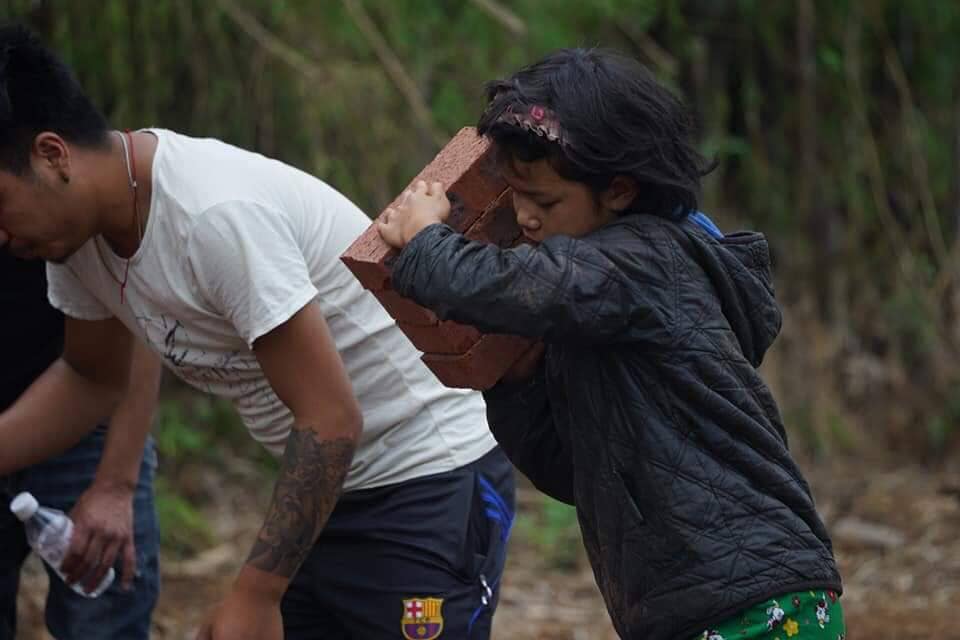 Myanmar_Now_Eng's tweet photo. Locals in Kutkai, northern Shan, are digging bomb shelters amid heightened tensions between coup regime and Northern Alliance. "Rain is coming and situation is volatile. We need to dig new bomb shelters so children are safer,” an aid worker said. Photo:CJ
#WhatsHappeninglnMyanmar https://t.co/Mp00Il27EU