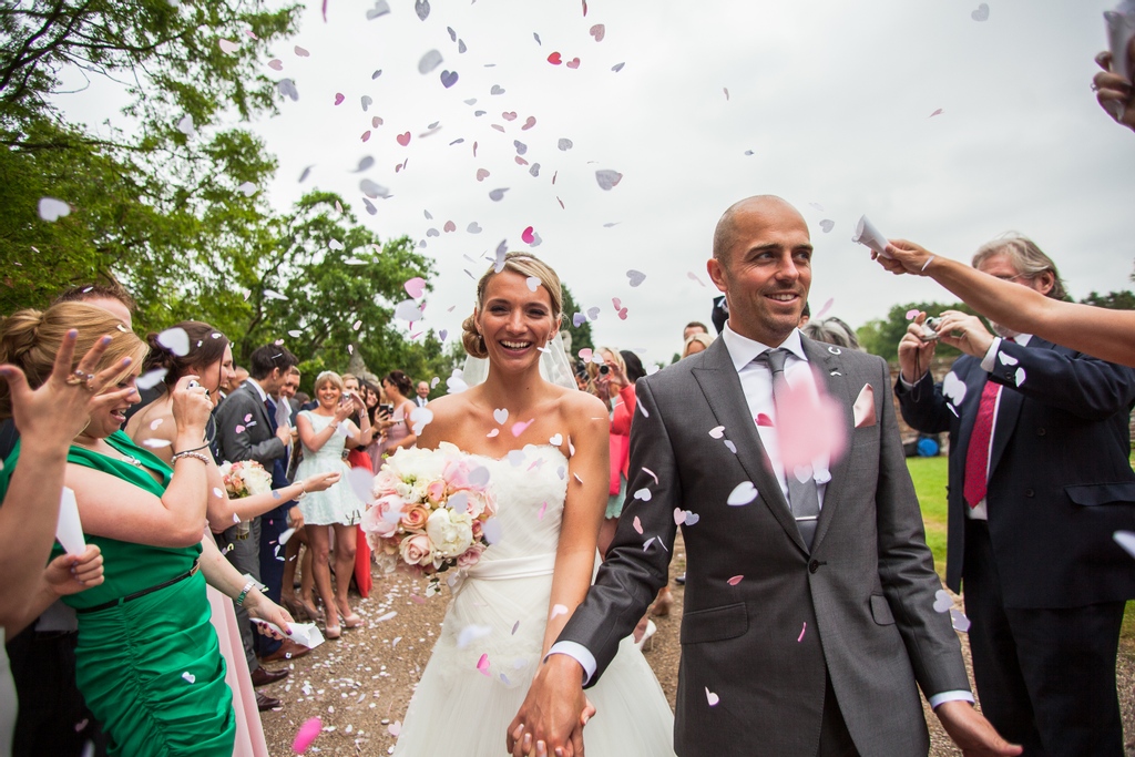 We love a confetti shot. Captured perfectly by @annamariestepneyphotography as Sophie and Jack walked back from the village Church down the entrance drive to The Terrace @netherwinchendonhouse for their Arrival Drinks Reception.
#NetherWinchendonHouse #Engaged #VenueHunting