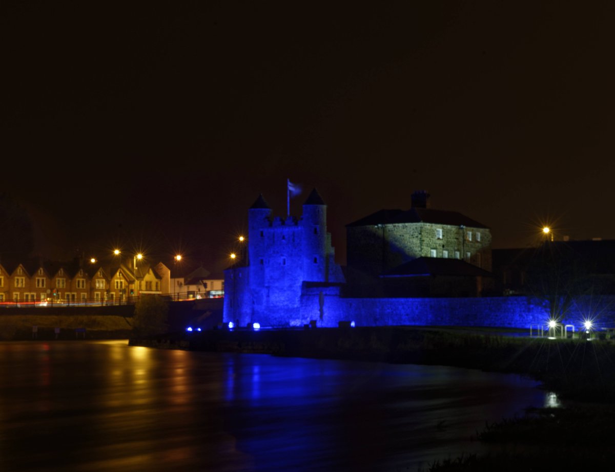 Enniskillen Castle is going blue tonight to mark International Huntingdon's Disease Awareness Day.

#HuntingtonsDisease #LightItUp4HD #FamilyMatters @HDAssocNI