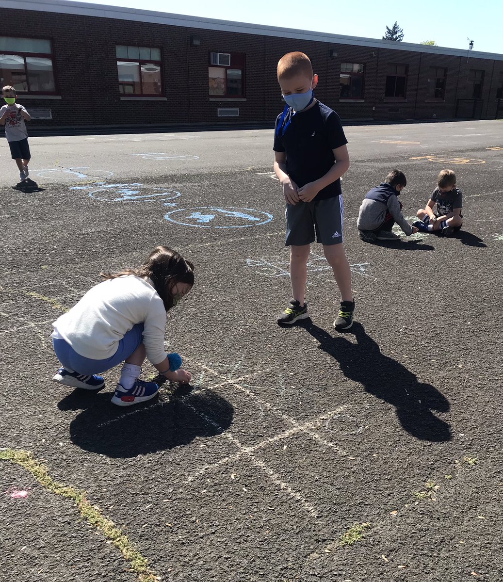 Beautiful Friday to practice our X handwriting strokes with a game of tic-tac-toe. #wos