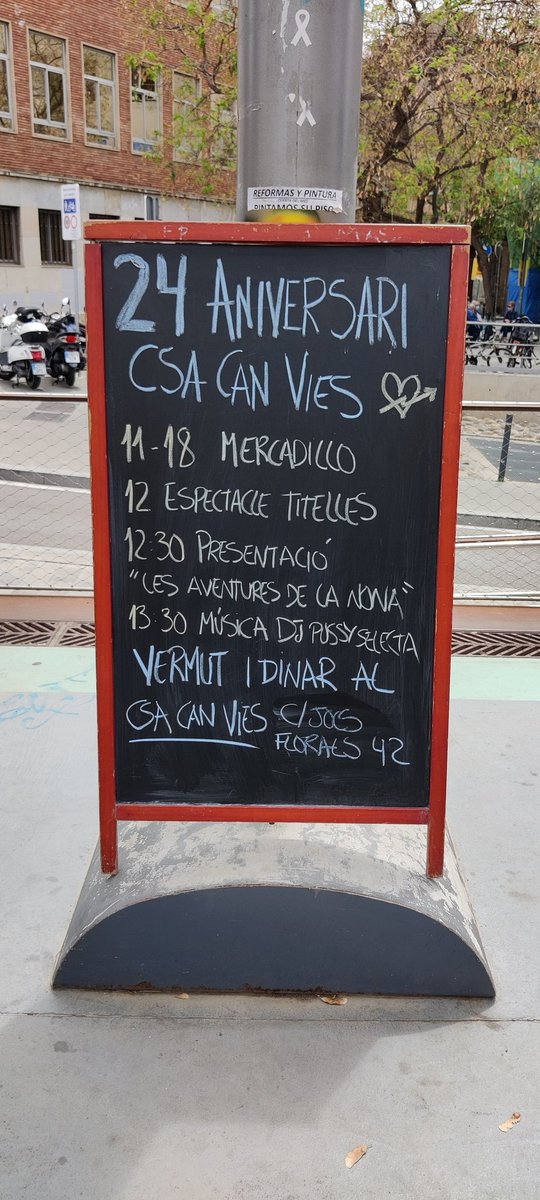 SomCanVies's tweet photo. Matí d’activitats del #24anysCV al Calaix de la Vergonya #RenaixemJuntxs , ple de paradetes, lluita i cultura. En breu, dj Pussy Selecta amenitzarà amb una mica de música https://t.co/tCiJp72988